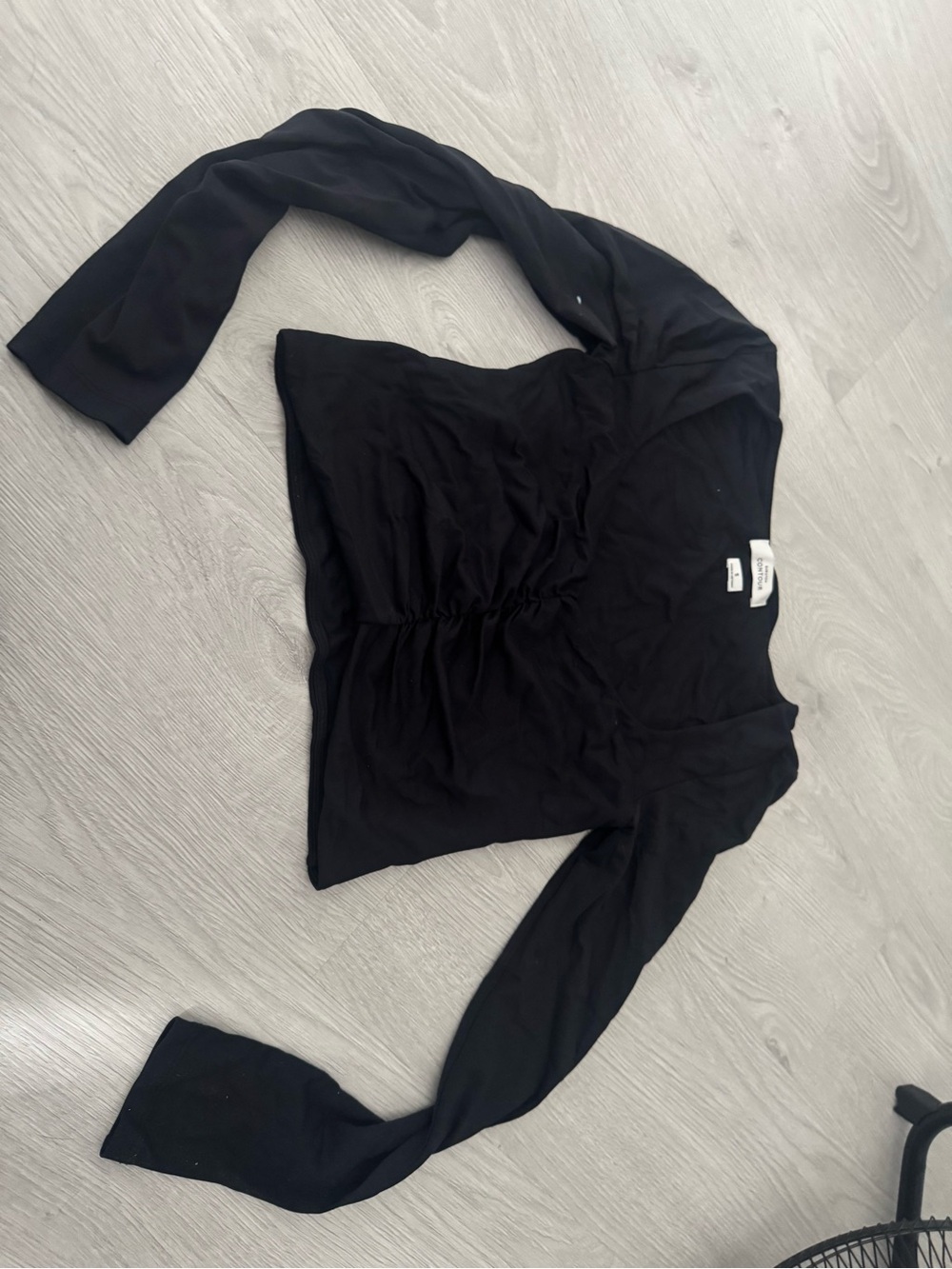 Babaton Black Long-Sleeve Ruched-Waist Tee